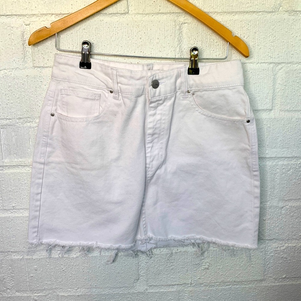 Francesca’s TGLA Denim Raw Hem White Mini Skirt Size Medium